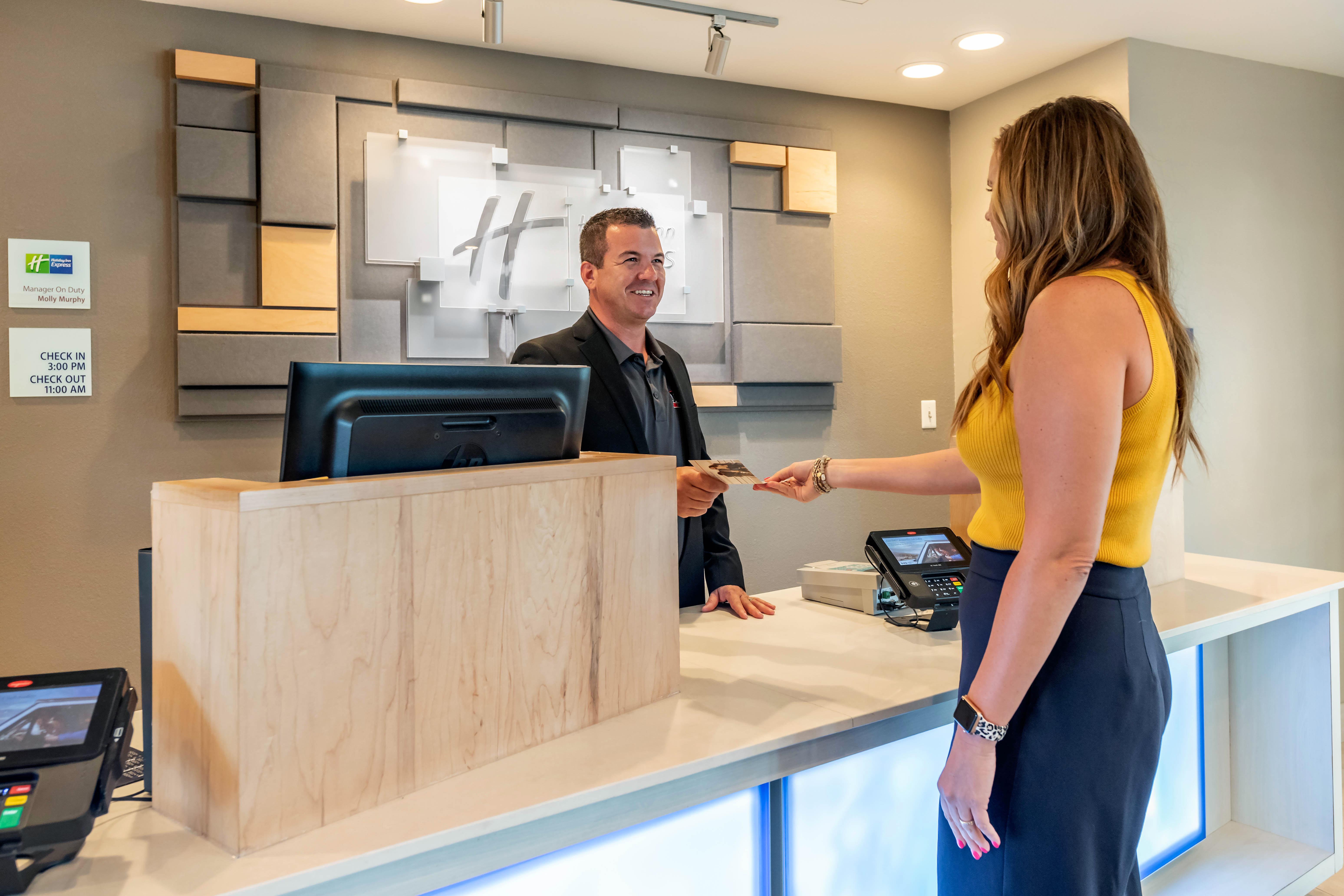 Holiday Inn Express & Suites - St. Petersburg - Madeira Beach By Ihg Kültér fotó