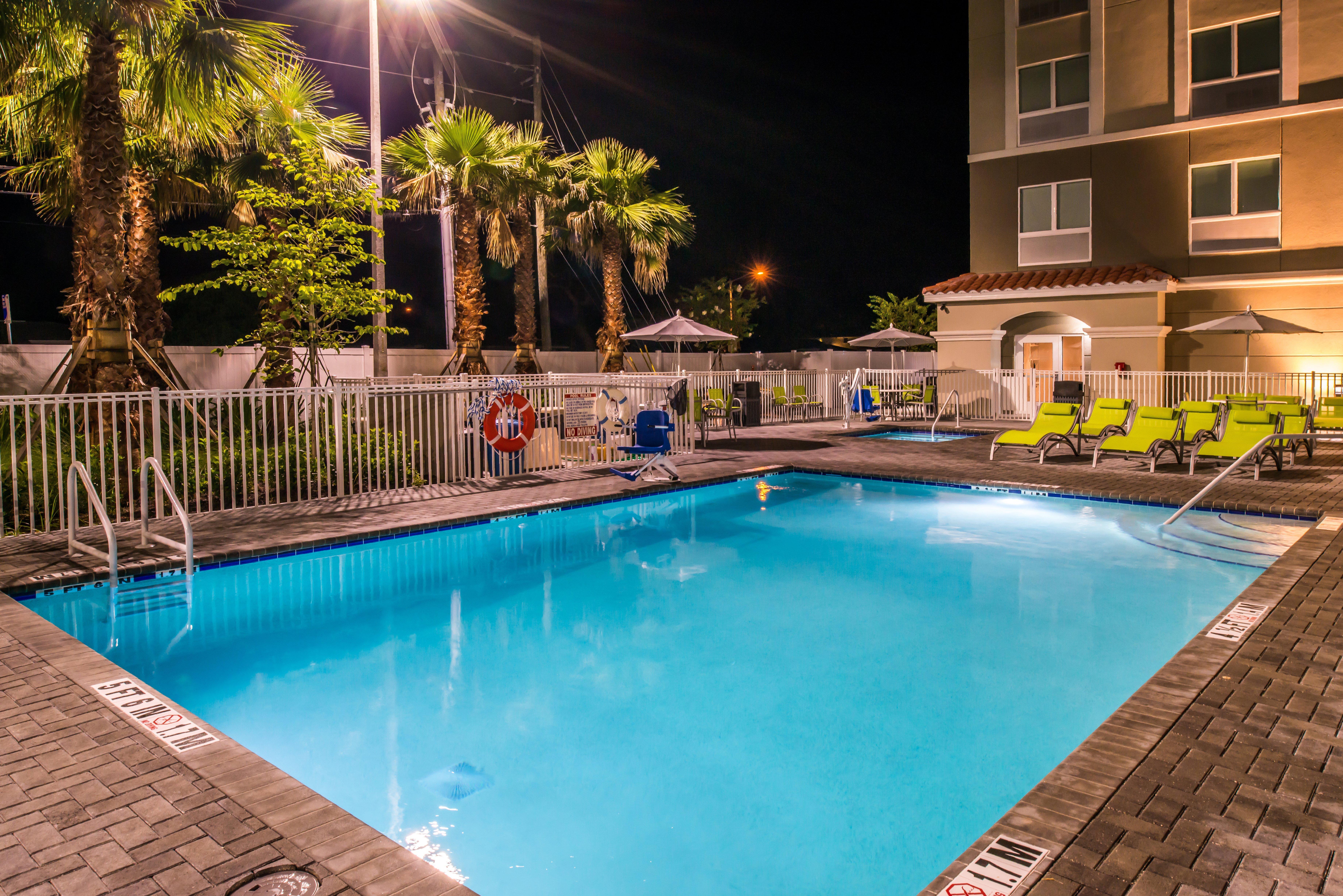 Holiday Inn Express & Suites - St. Petersburg - Madeira Beach By Ihg Kültér fotó