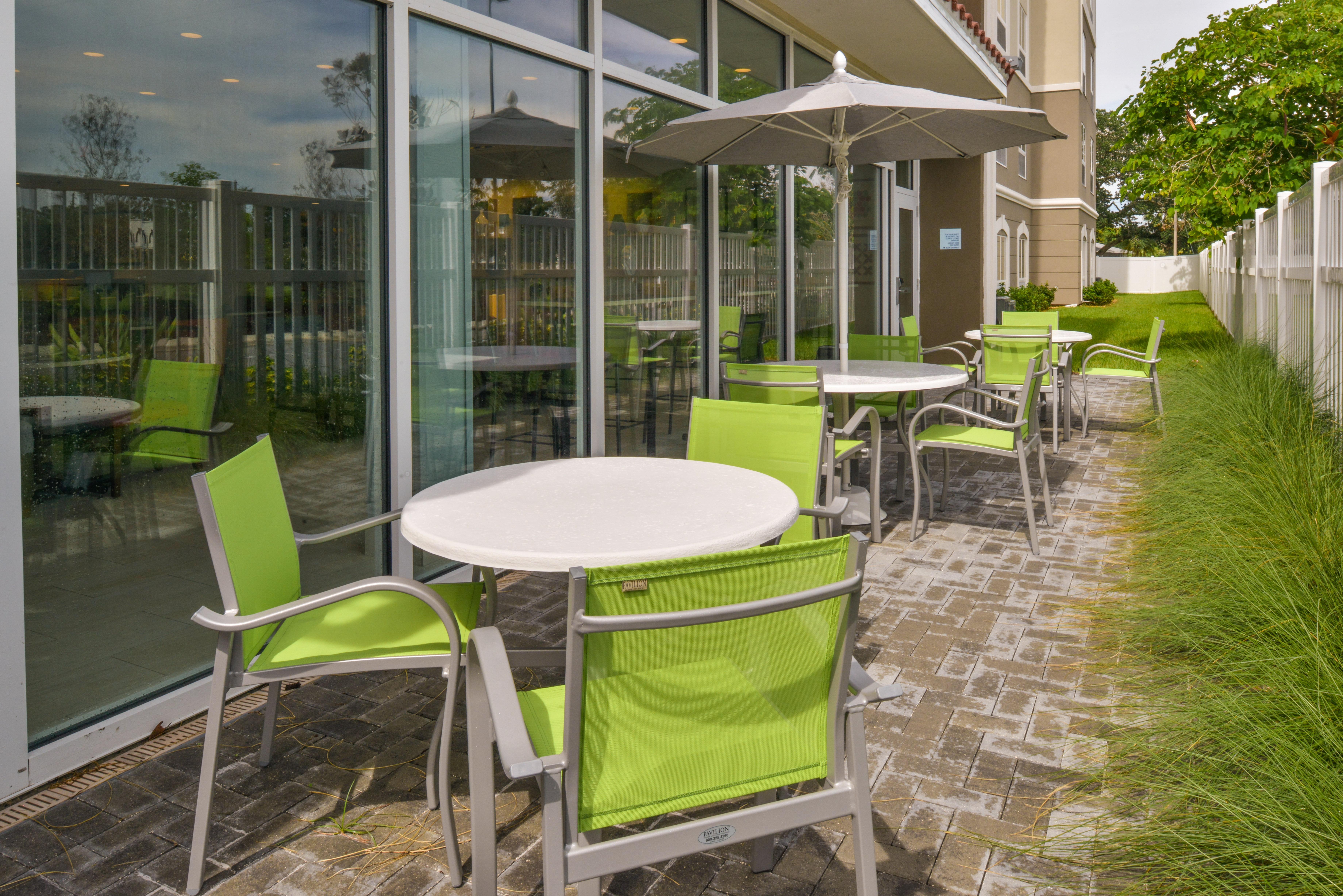 Holiday Inn Express & Suites - St. Petersburg - Madeira Beach By Ihg Kültér fotó