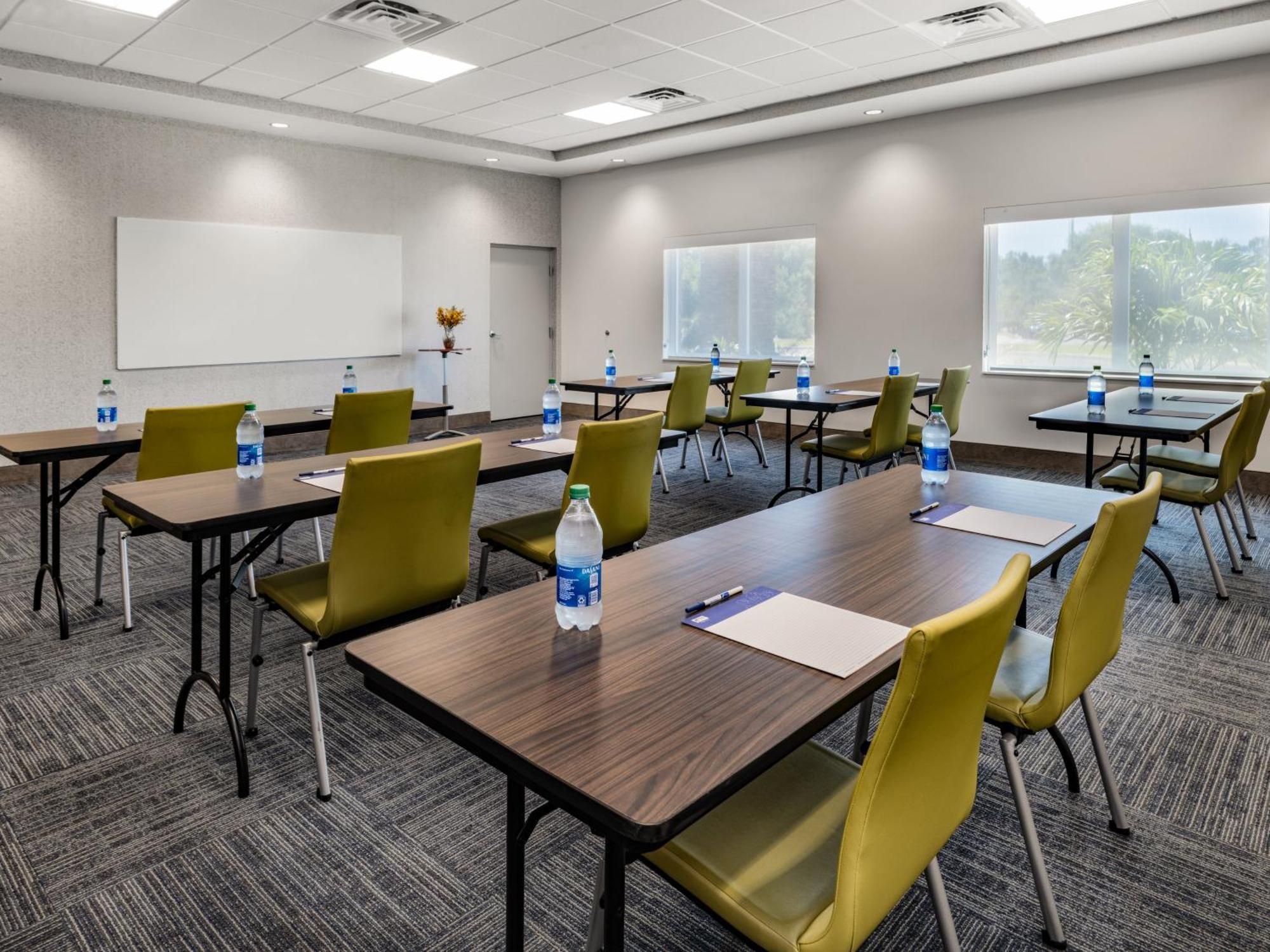 Holiday Inn Express & Suites - St. Petersburg - Madeira Beach By Ihg Kültér fotó