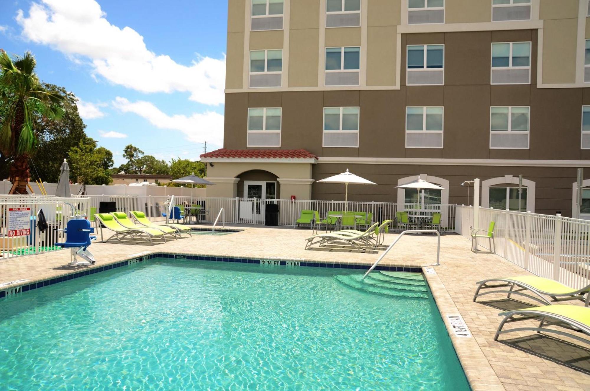 Holiday Inn Express & Suites - St. Petersburg - Madeira Beach By Ihg Kültér fotó